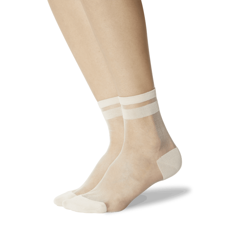 HUE Sheer Anklet Socks